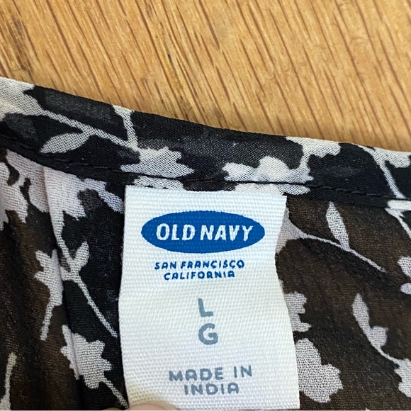 OLD NAVY • Semi-Sheer Floral Long Sleeve Top - Size L - Picture 4 of 16